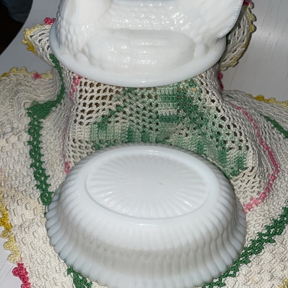 Vintage White Milk Glass Hen on the Nest Covered Dish Farmhouse Decor - Picture 8 of 8